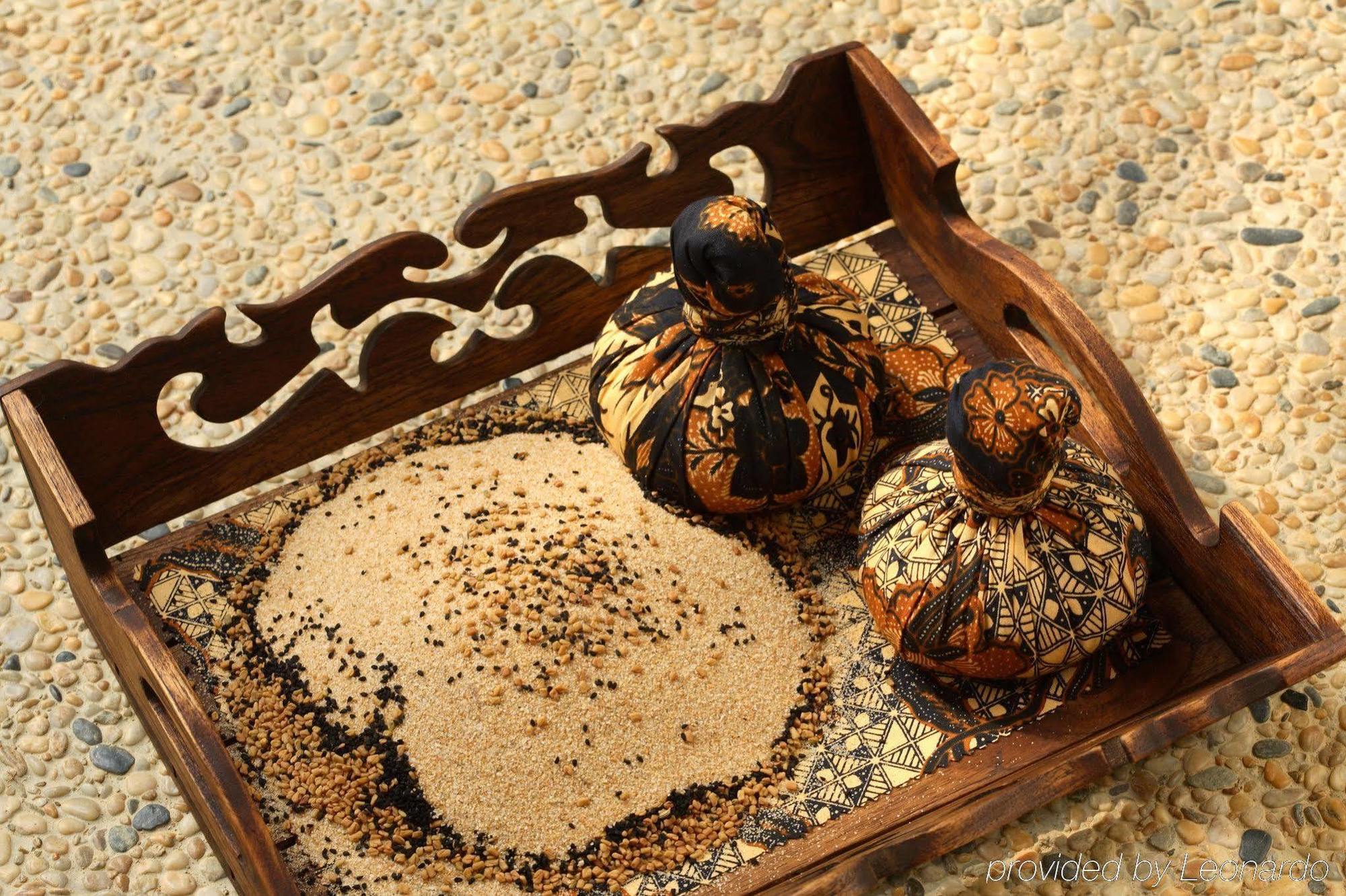 Tanjong Jara Resort, Terengganu - A Small Luxury Hotels Of The World Дунгун Экстерьер фото A tray of sesame seeds and sesame oil