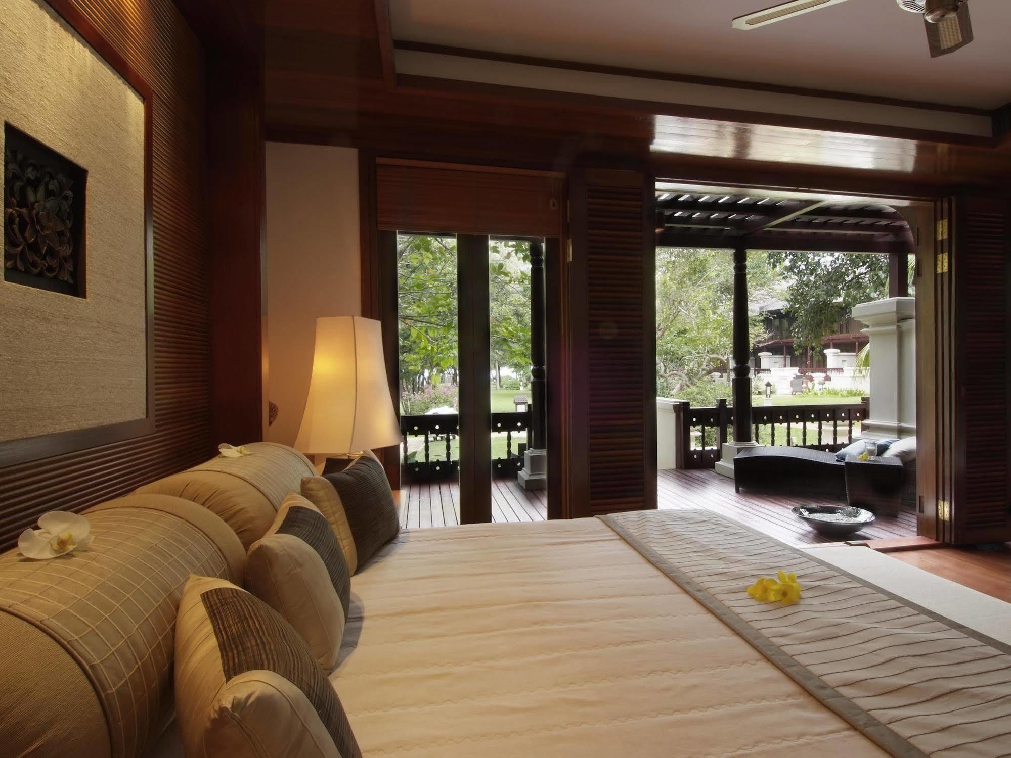 Tanjong Jara Resort, Terengganu - A Small Luxury Hotels Of The World Дунгун Экстерьер фото A bedroom at the resort