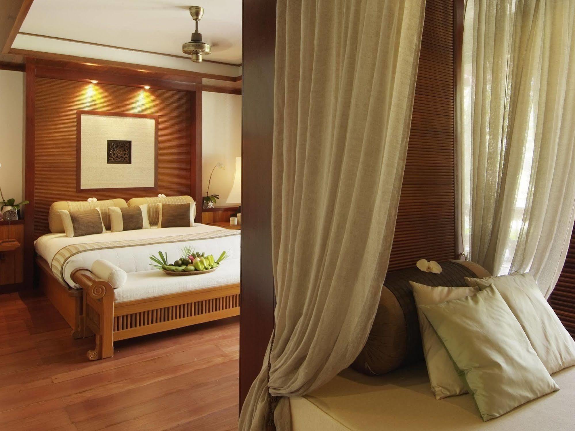 Tanjong Jara Resort, Terengganu - A Small Luxury Hotels Of The World Дунгун Номер фото A bedroom at the Taj Bengal